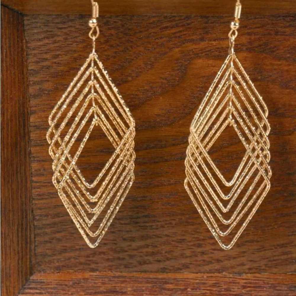 🌸 3 for $12 Geometric Drop Earrings